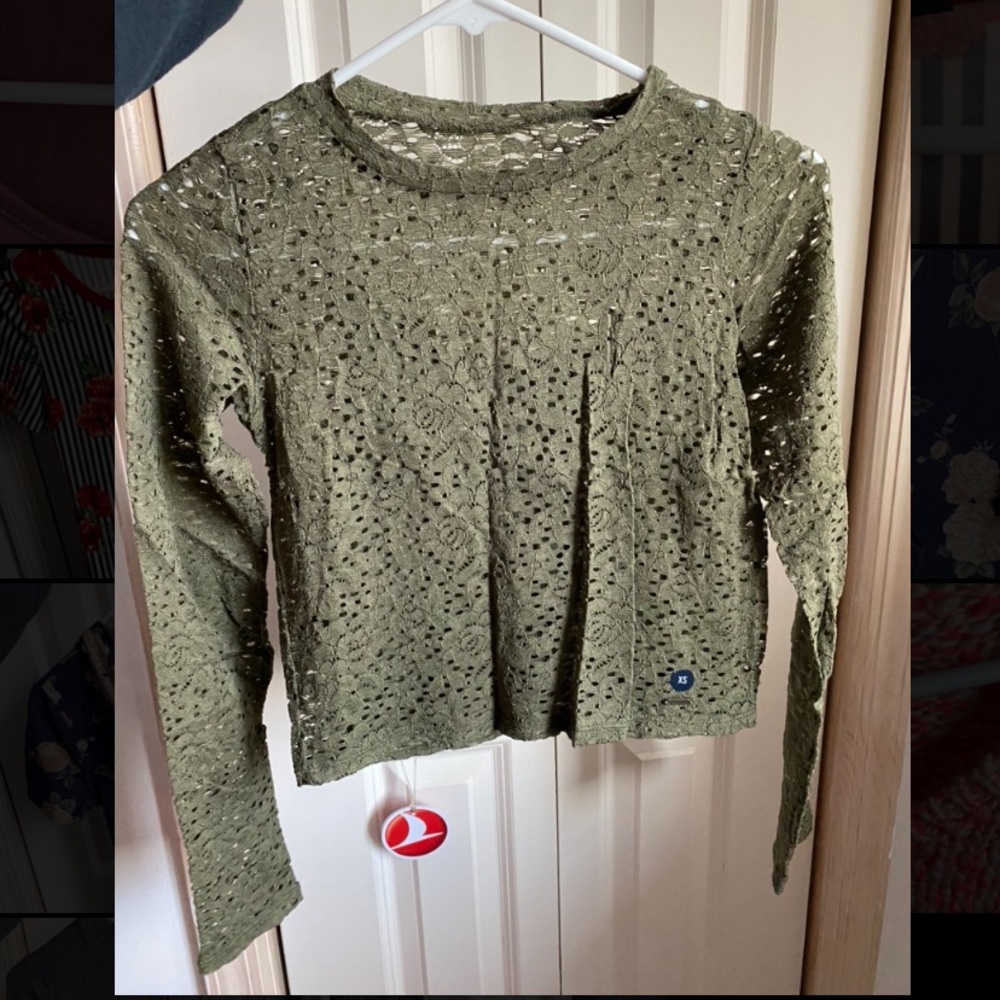 Lace Cropped Top - Hollister Co